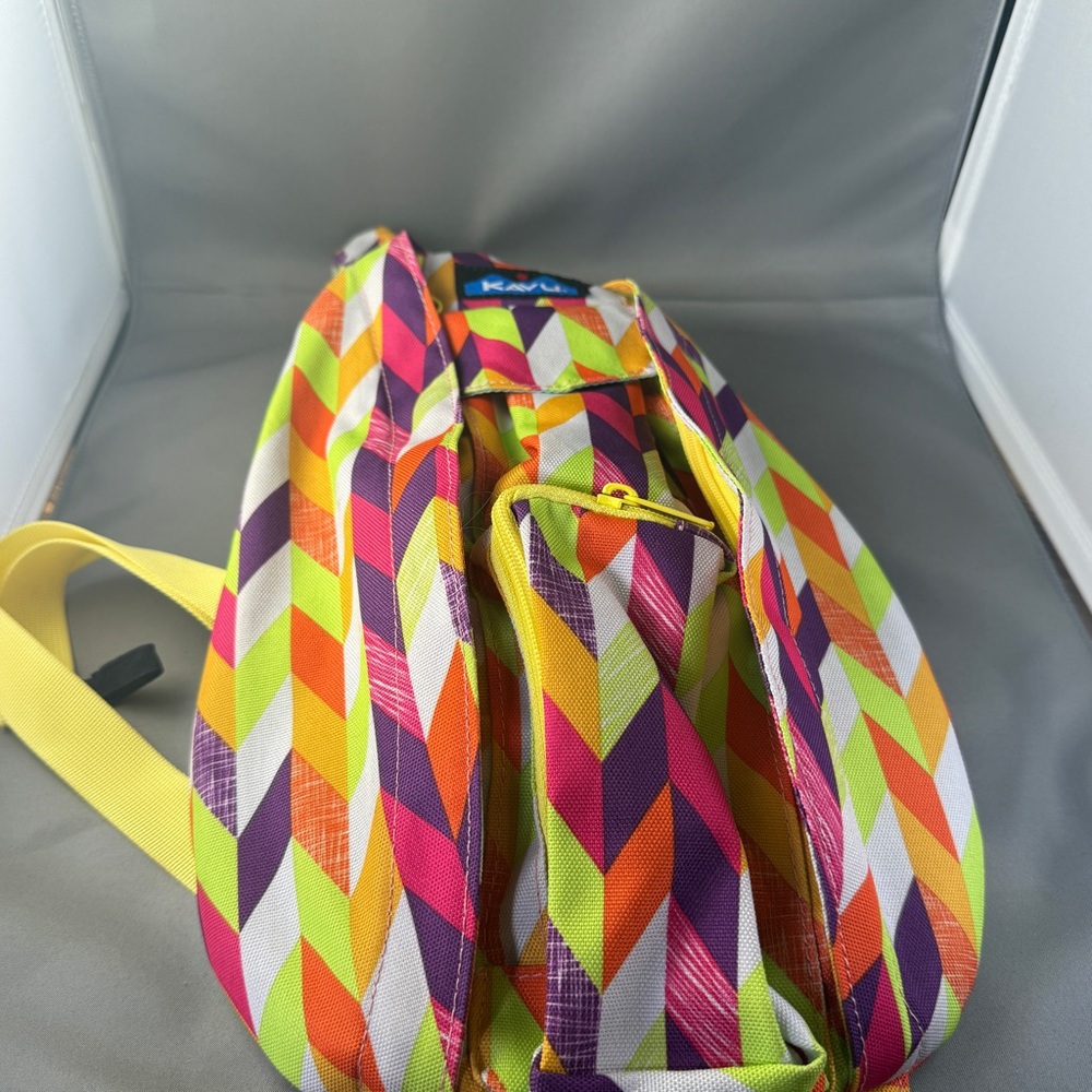 KAVU Rope Sling Bag – Multicolor Chevron Geometric Print Crossbody Backpack - Picture 4 of 8